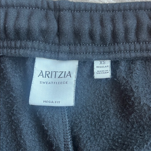 Aritzia Women’s Cozy Fleece Sweatsuit SET in Black (XS Pants, S top) - Like New - Picture 7 of 7